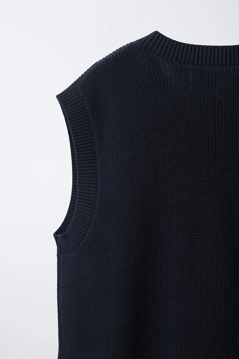 KNIT VEST