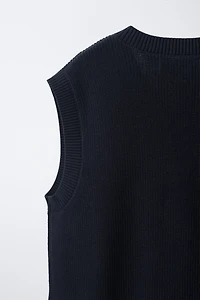 KNIT VEST