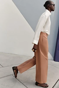 PLEATED STRAIGHT LEG PANTS