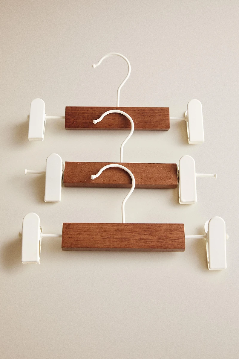 KIDS’ WOODEN CLIP HANGERS (SET OF 3)