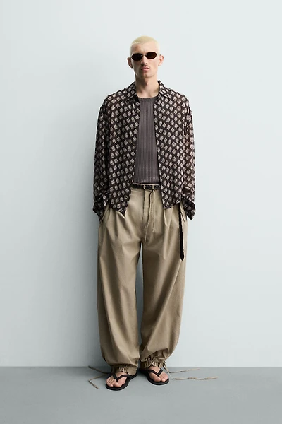 PANTALON COUPE BALLON À PLIS