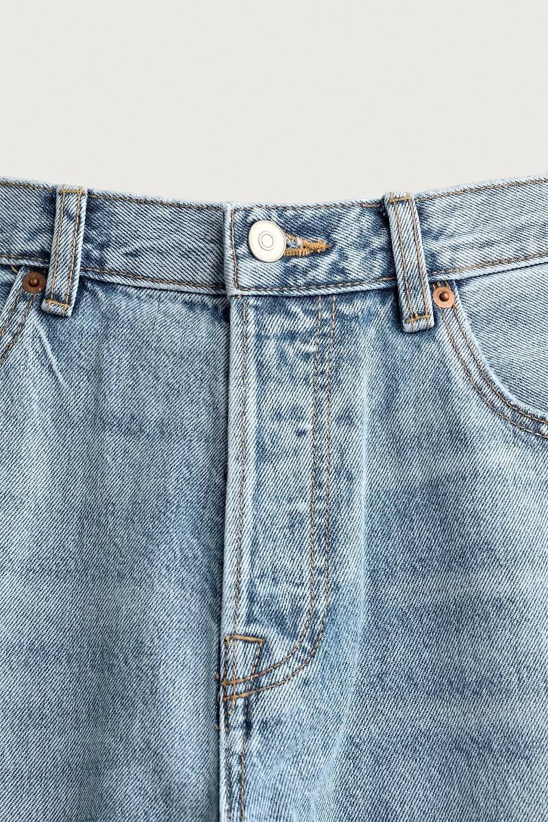 STRAIGHT FIT JEANS