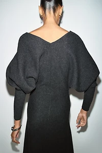 ROBE MI-LONGUE EN MAILLE COL V
