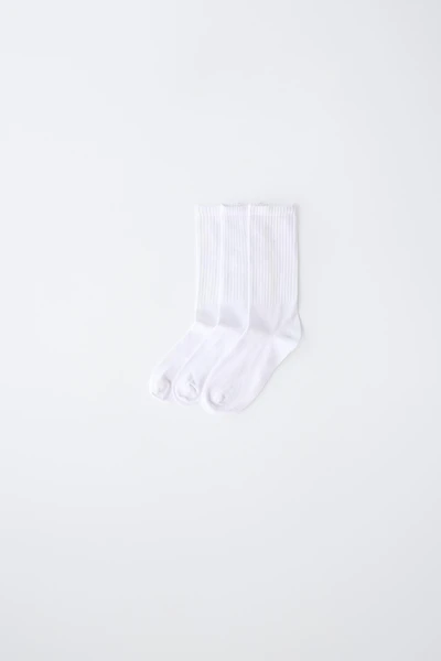 LOT DE TROIS PAIRES CHAUSSETTES HAUTES UNIES