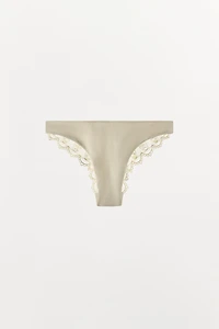 CULOTTE EN DENTELLE À FLEURS BRODÉES