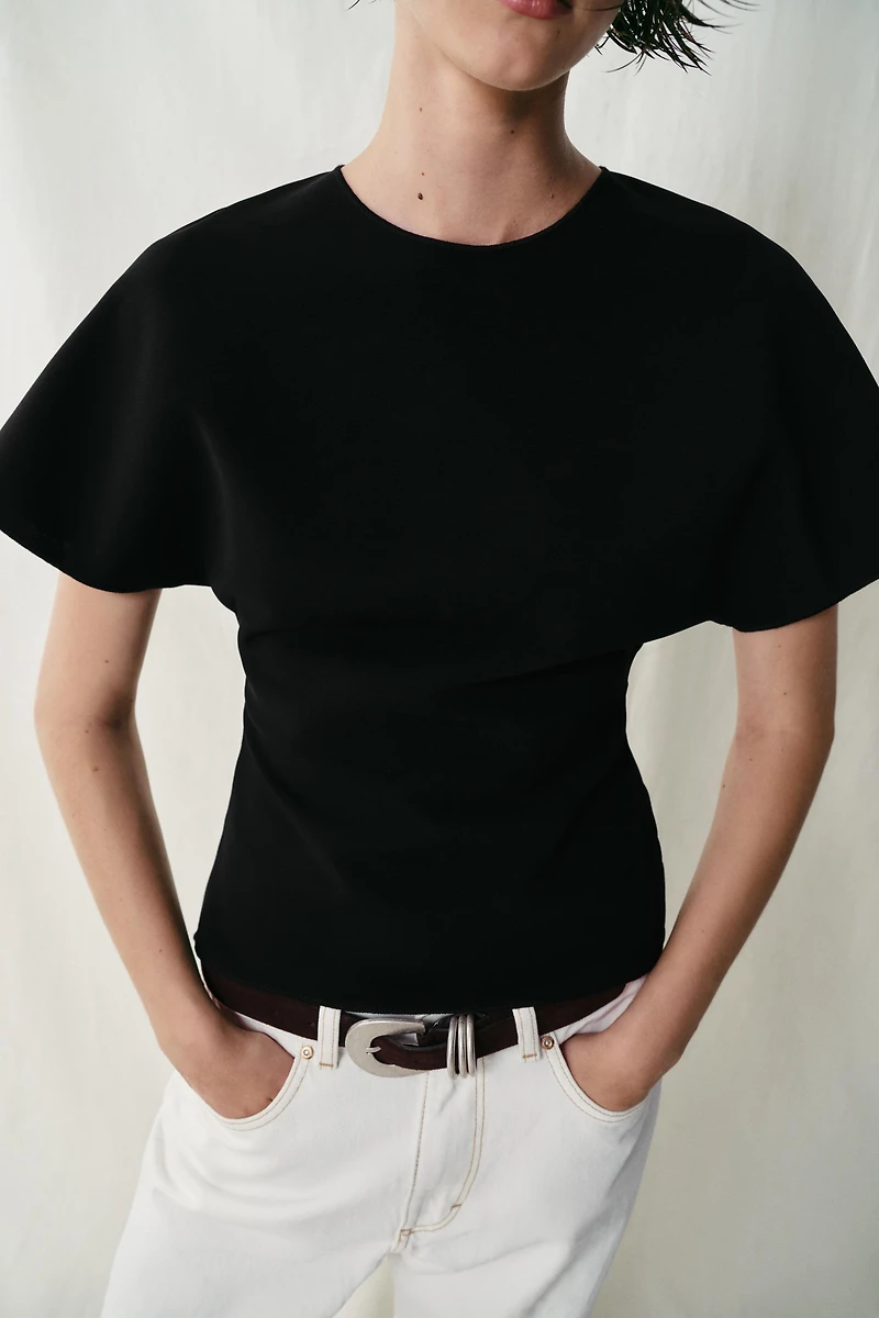 SHORT SLEEVE CUT OUT TOP