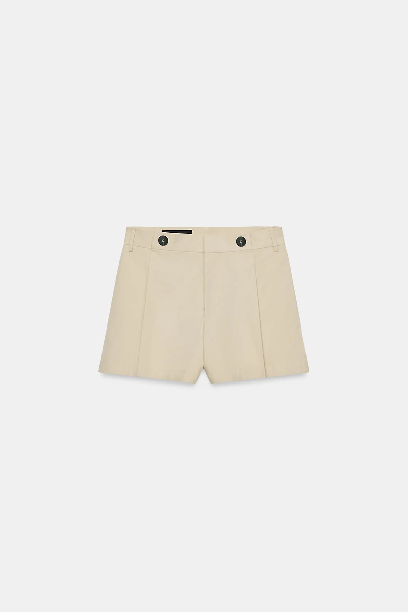 PLEATED BUTTON SHORTS