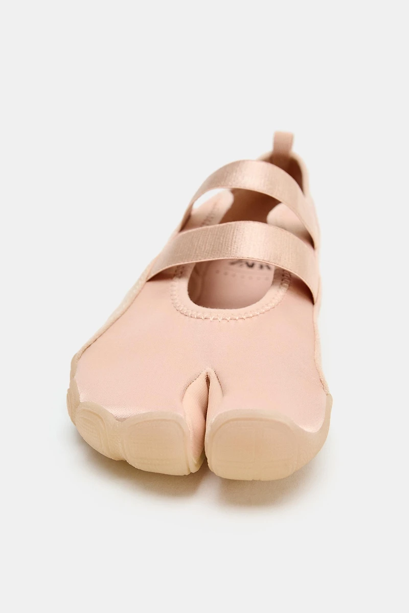 ELASTIC STRAP BALLET FLATS
