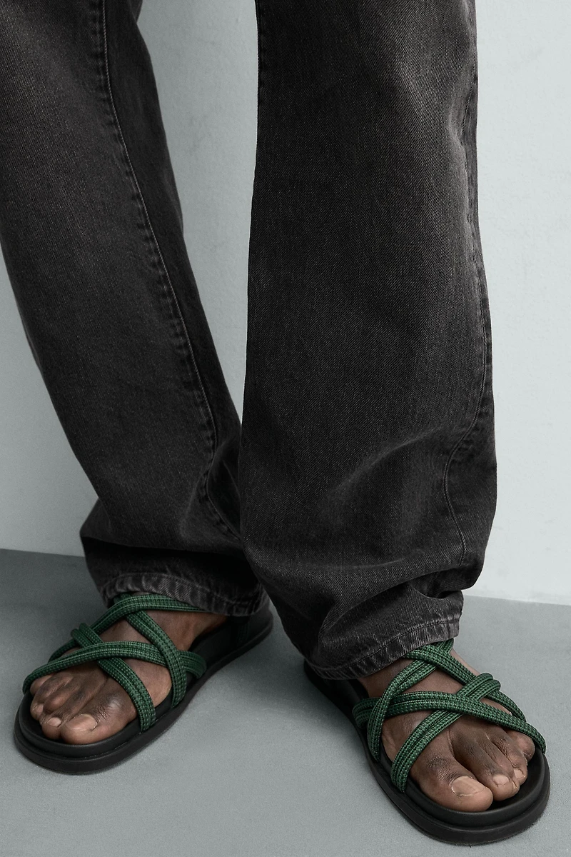 CONTRAST STRAP SANDALS