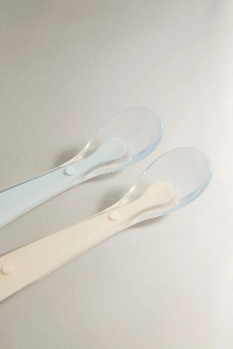 LOT DE 2 CUILLÈRES POUR ENFANT EN SILICONE