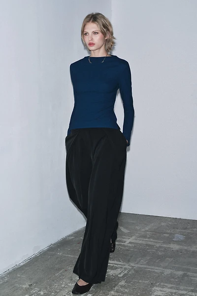 CREPE MOCK NECK T-SHIRT