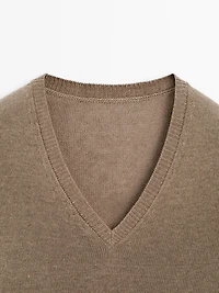 Long sleeve V-neck knit sweater