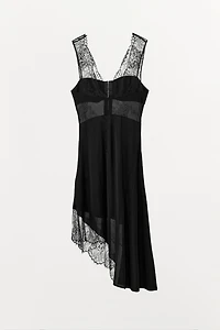 ROBE SATINÉE DENTELLE ASYMÉTRIQUE