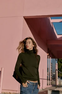 PULL BASIQUE EN MAILLE UNIE