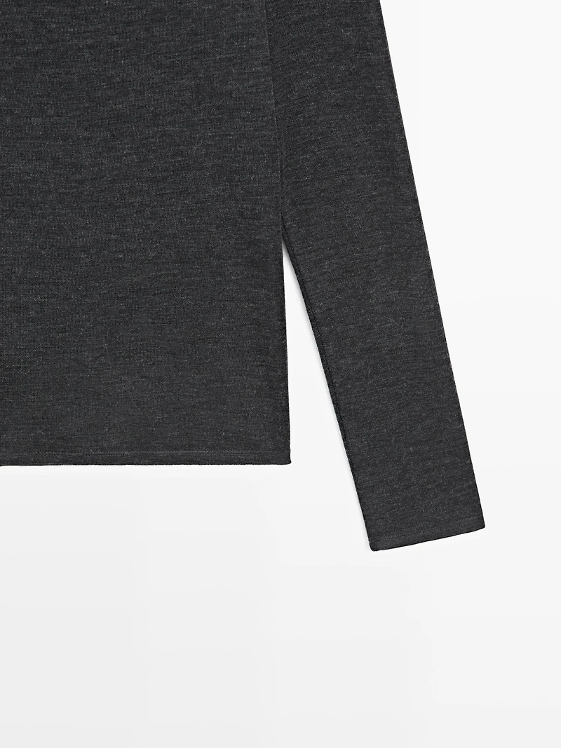 Wool T-shirt with raglan sleeves
