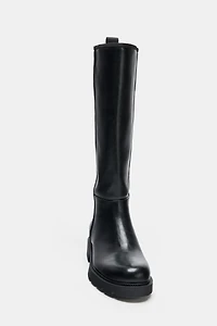 LOW-HEELED BOOTS WITH TOPSTITCHING