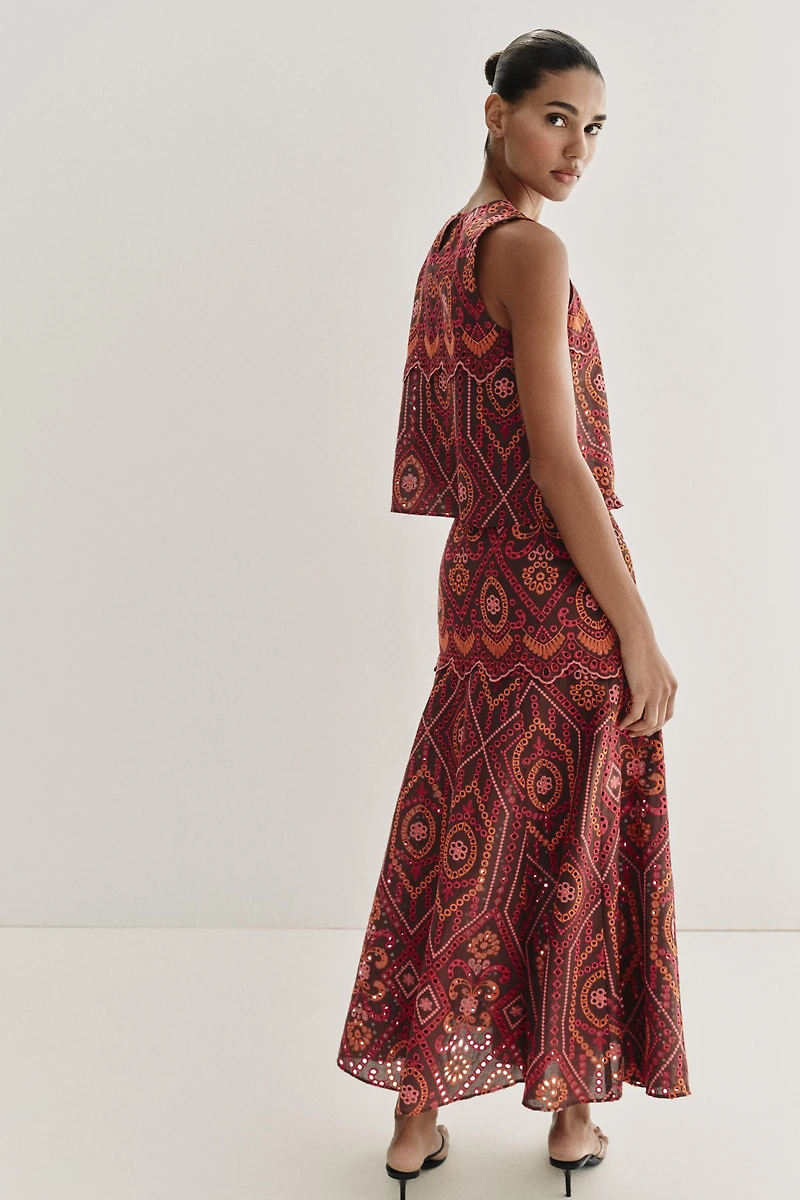 TOP À BRODERIES PERFORÉES