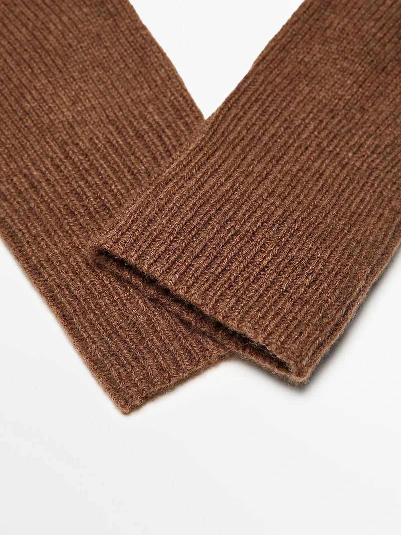 Wool blend knit gloves