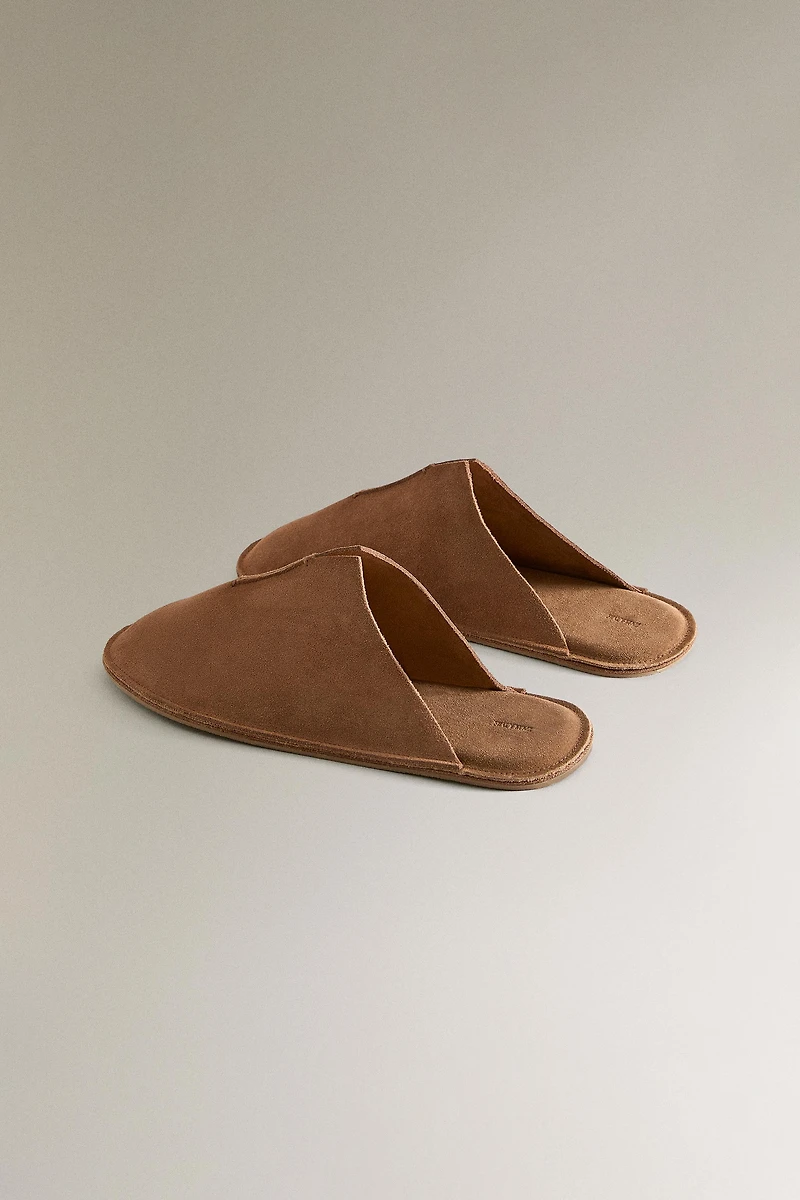 CHAUSSONS OUVERTS À L’ARRIÈRE CUIR