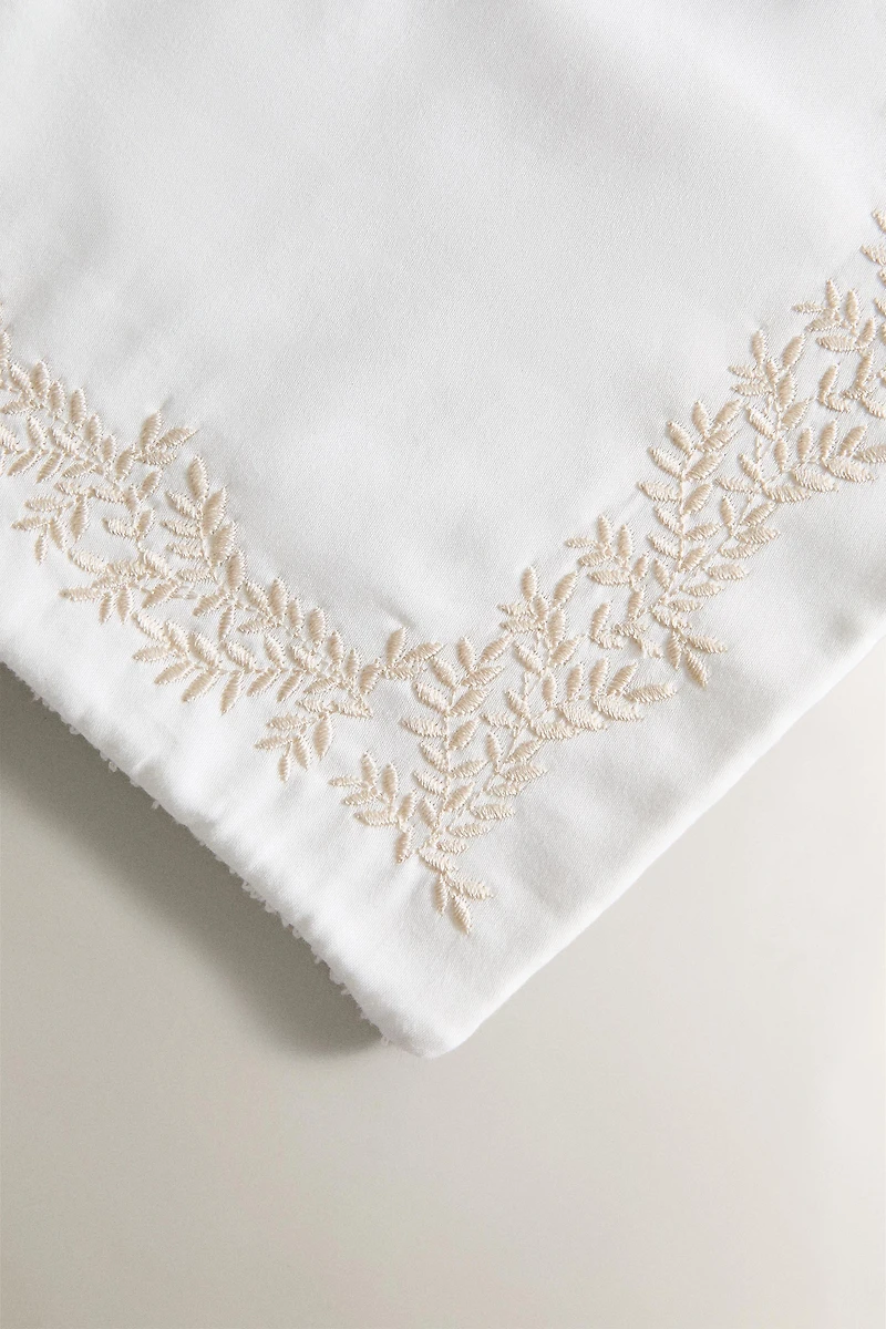 PACK OF EMBROIDERED VEGETABLE DESIGN HAND TOWELS (PACK OF 2)