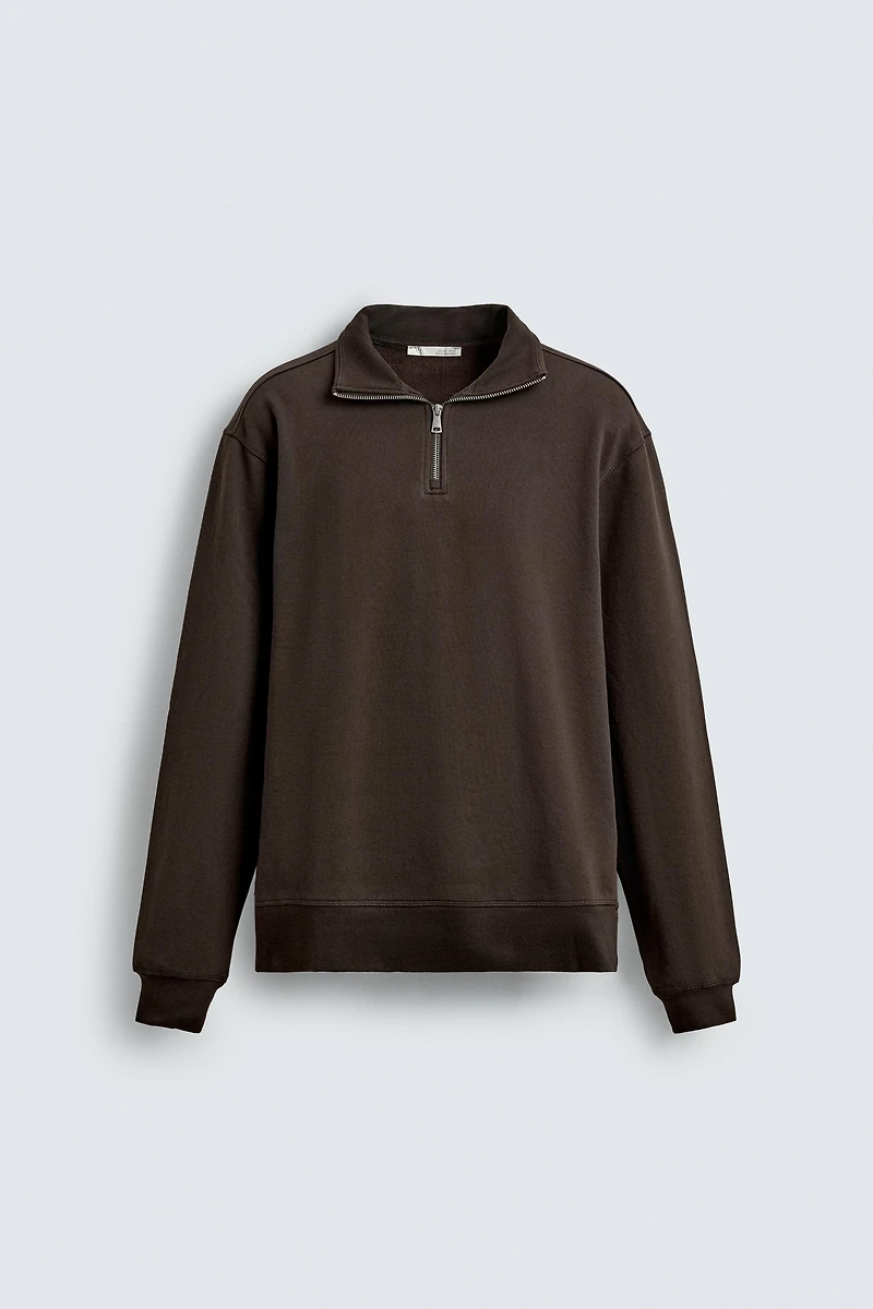 BASIC QUARTER-ZIP SWEATSHIRT