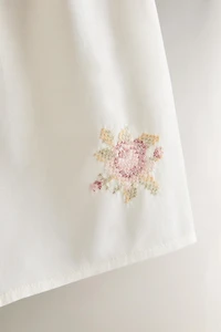 FLORAL EMBROIDERED SHORTS