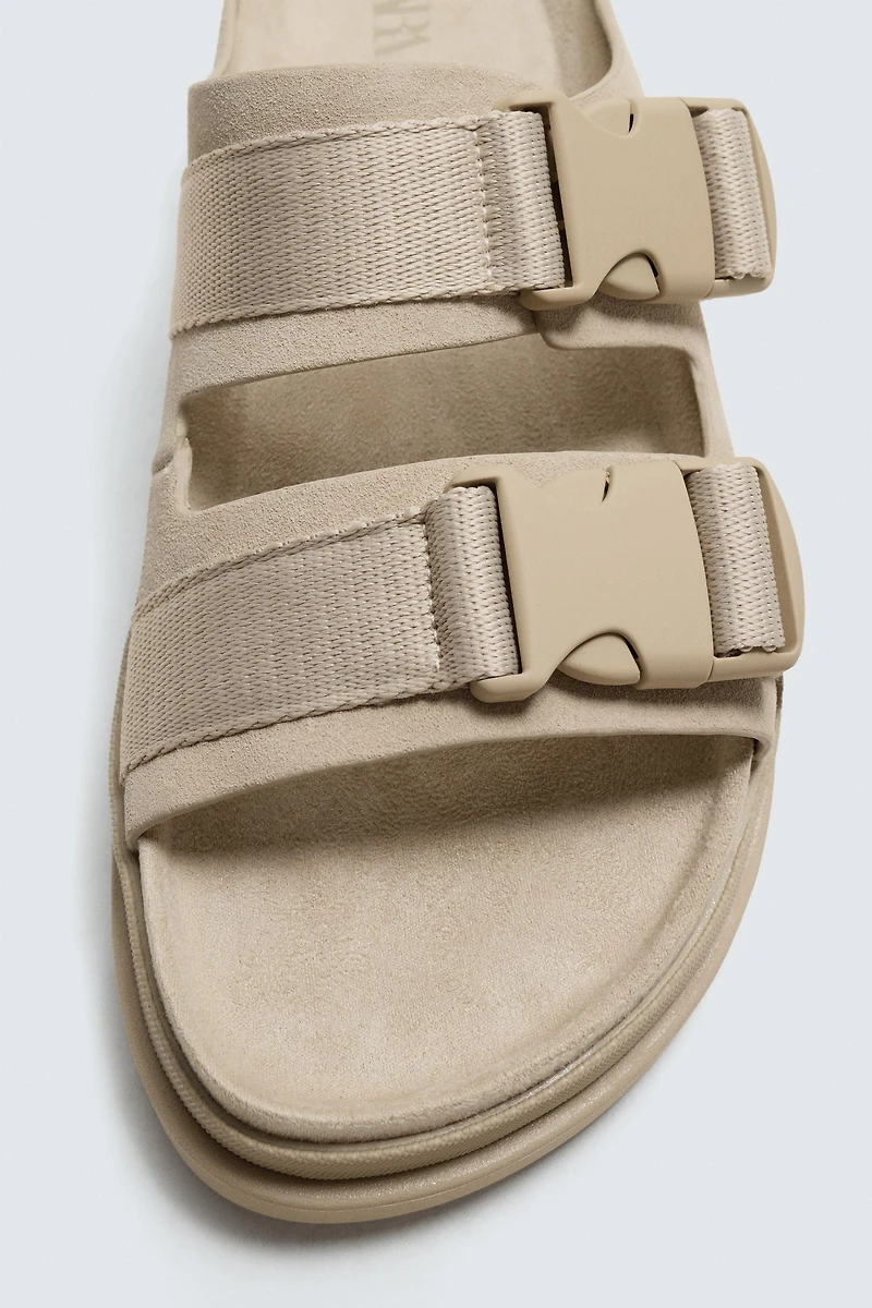 VOLUMINOUS LEATHER SANDALS