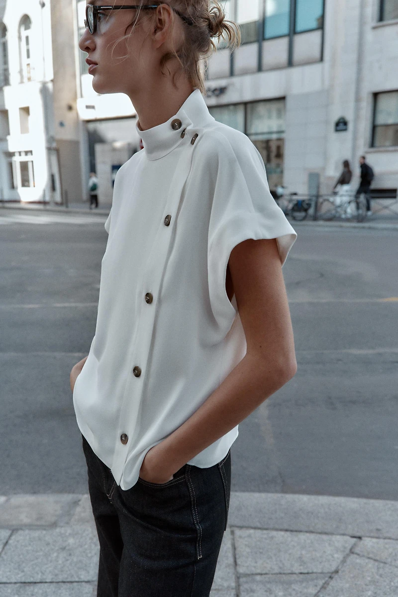CHEMISE À BOUTONS CONTRASTÉS