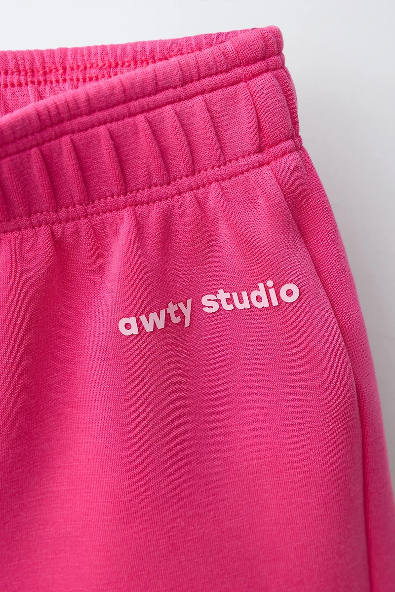 ATHLETIC EMBOSSED TEXT SHORTS