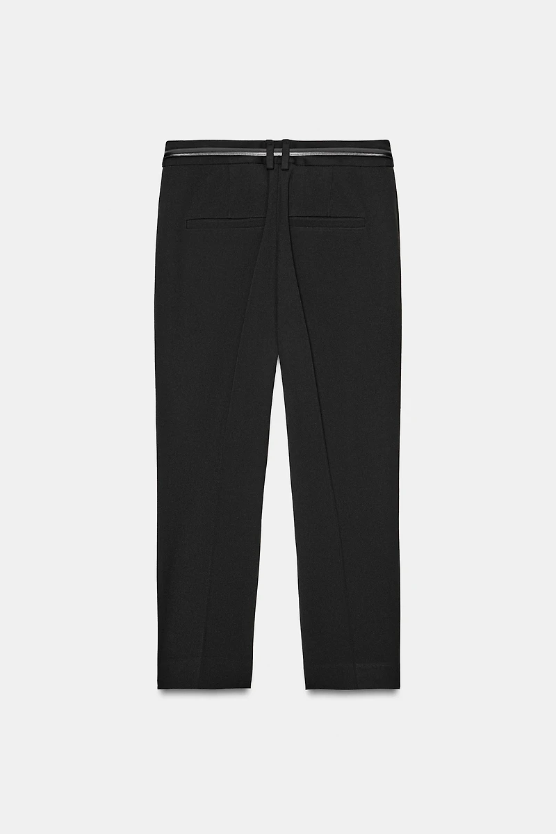 BELTED CAPRI PANTS
