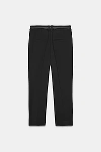 BELTED CAPRI PANTS