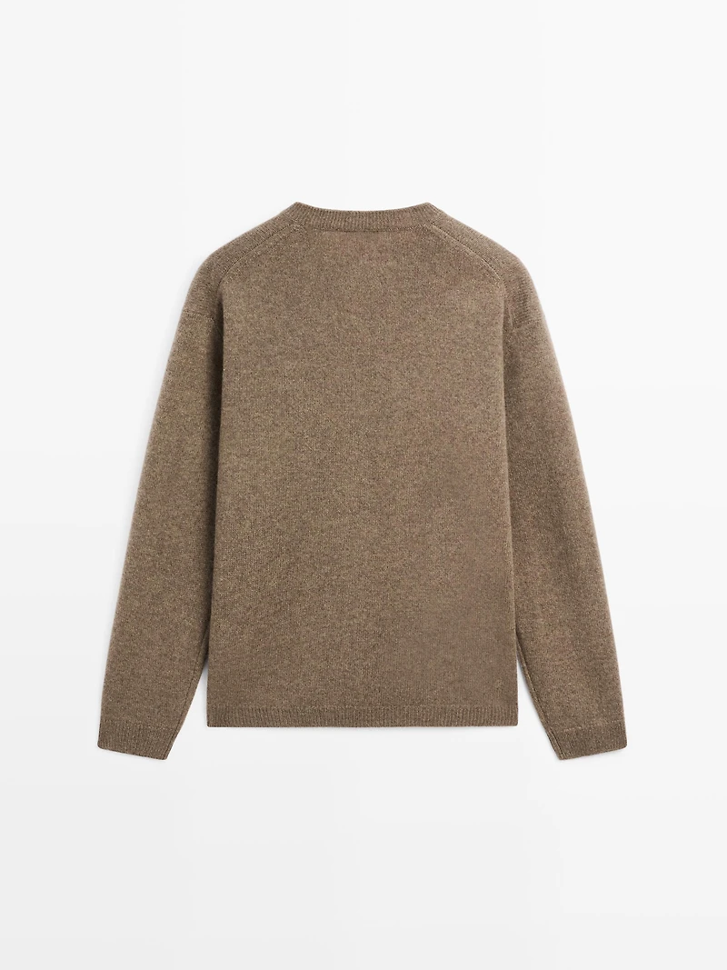 Oversize V-neck knit sweater