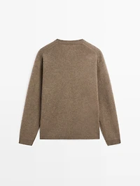 Oversize V-neck knit sweater
