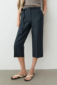 Flowing cotton and linen blend Bermuda shorts with belt