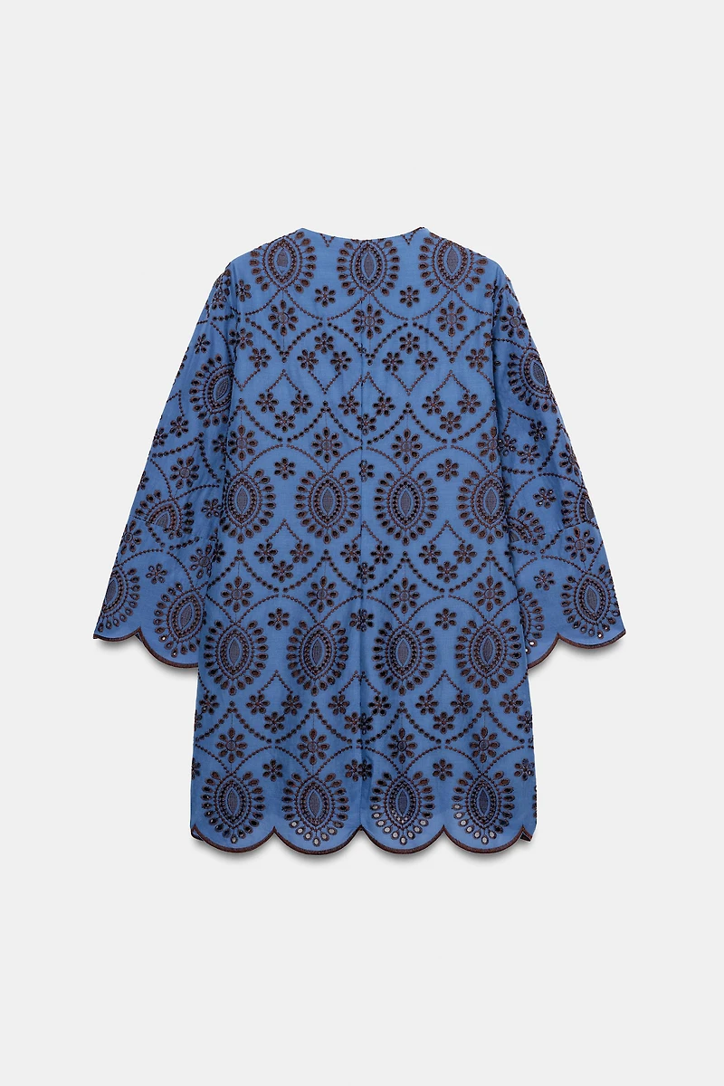 ROBE COURTE À BRODERIES PERFORÉES