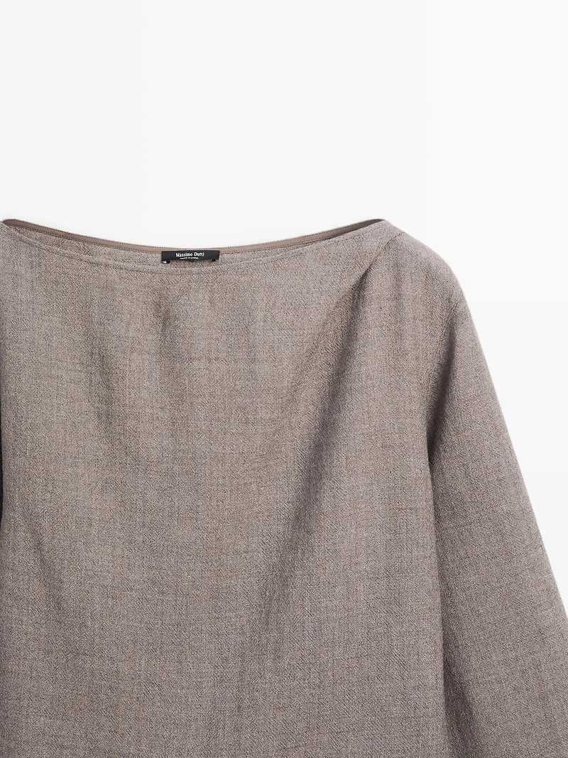 Felt texture boat neck blouse