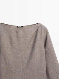 Felt texture boat neck blouse