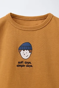 T-SHIRT À IMPRIMÉ ET INSCRIPTION BRODÉE