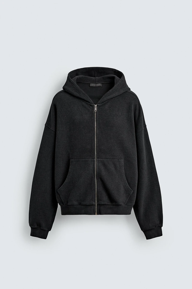 HOODIE WAFFLE DÉLAVÉ À CAPUCHE