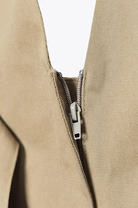 TOP À ENCOLURE AMÉRICAINE POCHES