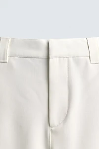 BERMUDA RELAXED FIT PLIS LATÉRAUX