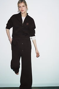 ZIP PATCH SWEATSHIRT