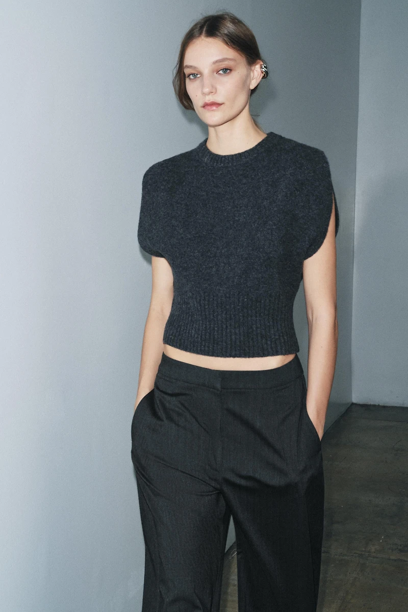 100% WOOL SLEEVELESS VEST