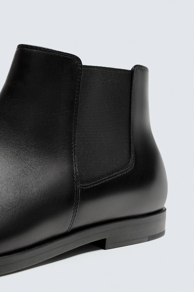 LEATHER CHELSEA BOOTS