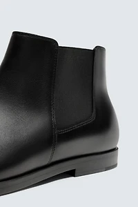 LEATHER CHELSEA BOOTS