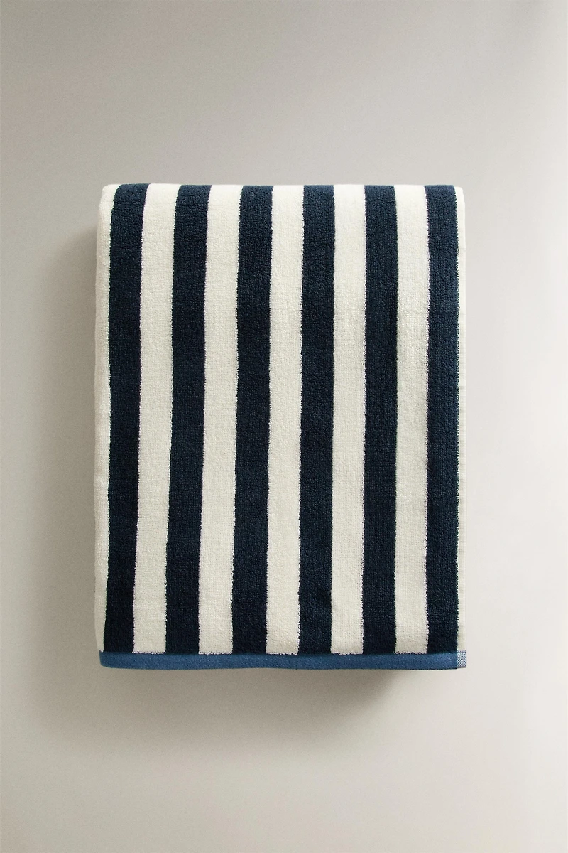 REVERSIBLE STRIPED BEACH TOWEL