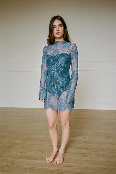 ROBE COURTE EN DENTELLE