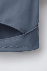 T-SHIRT À DÉCOUPES