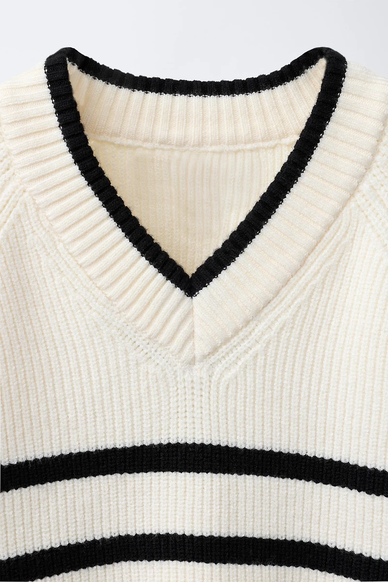 PULL EN MAILLE À RAYURES