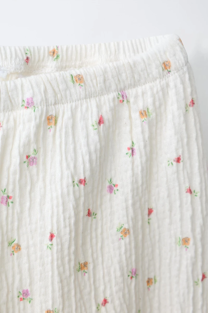 PANTALON TEXTURÉ À FLEURS